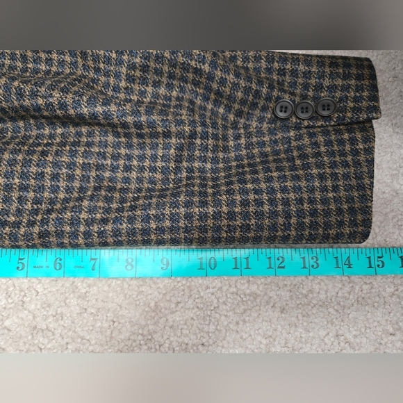 HARDY AMIES Wool and Cashmere Classic Checkered Blazer. Size 40R - Picture 16 of 16